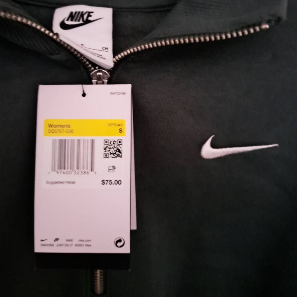 Final Price Nike Dri-Fit Sports Top NWT, Reasonable Offers Accepted... - Picture 3 of 5